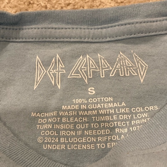 Def Leppard Blue Short Sleeve Tee with Graphic Design Sz. Small - Picture 4 of 4
